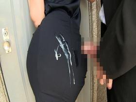 【痴漢団地】～触られたい女達が集うぶっかけアパートメント・痴漢フリーな女達 あさみ＆ひかる～　サンプル画像05